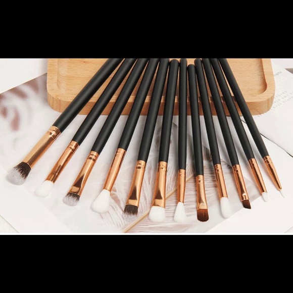 Cleo Wallet + Ste Makeup Bag Free eye makeup brush - Picture 3 of 4